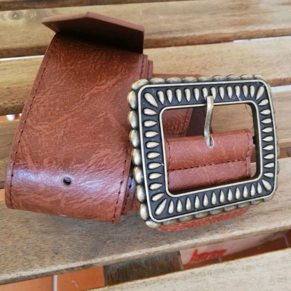 Wide brown vegan leather boho chic vintage big bronze buckle waist belt - Picture 10 of 15